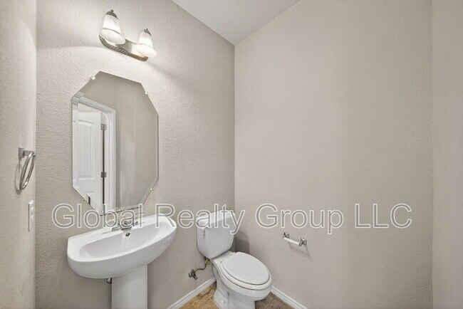 Building Photo - 10405 Macarthur Way