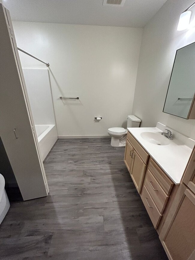 Building Photo - Studio Unit at Tiller+Main