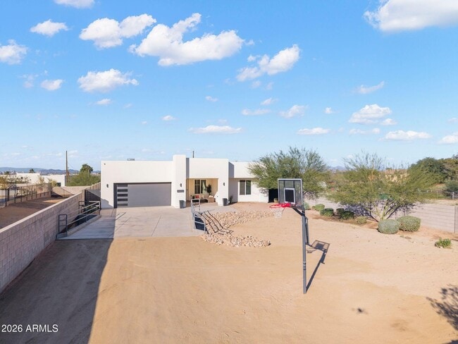 Building Photo - 2252 E South Mountain Ave