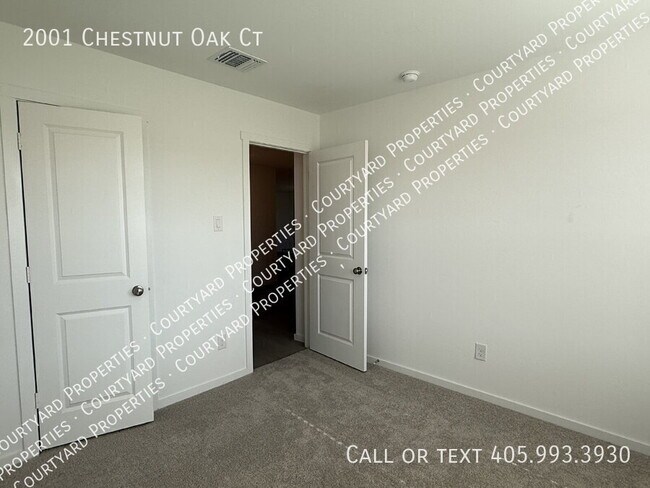 Building Photo - 2001 Chestnut Oak Ct