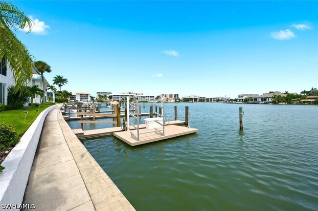 Building Photo - 333 Harbour Dr