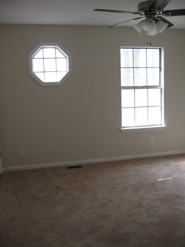 Building Photo - Beautiful 2 Bedroom townhouse in Thalia