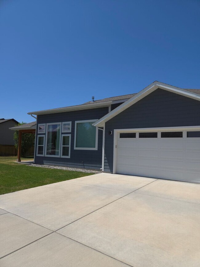 Building Photo - PRICE REDUCED -