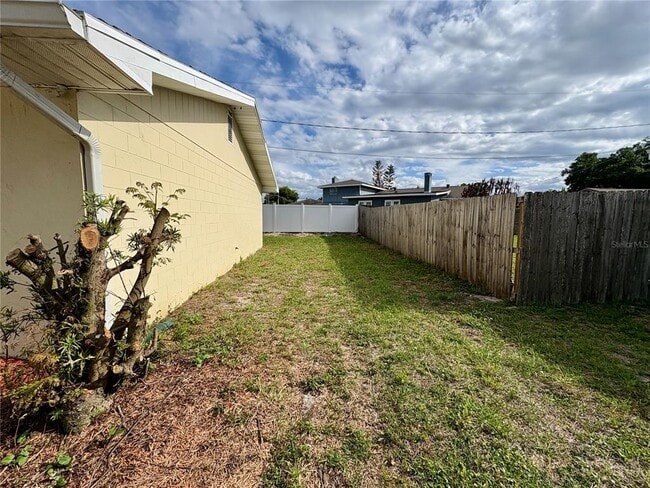 Building Photo - 728 Lake Ned Rd