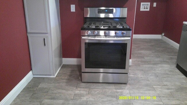 Building Photo - 945 Davis St