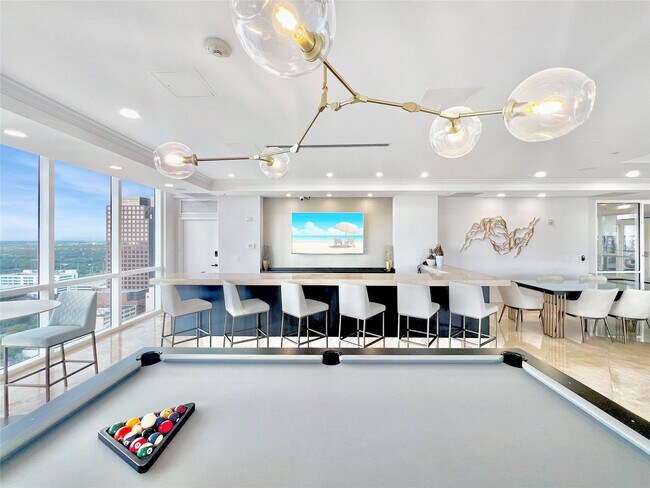 Building Photo - 511 SE 5 Ave