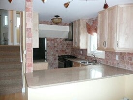 Building Photo - 62 Lakeview Ter