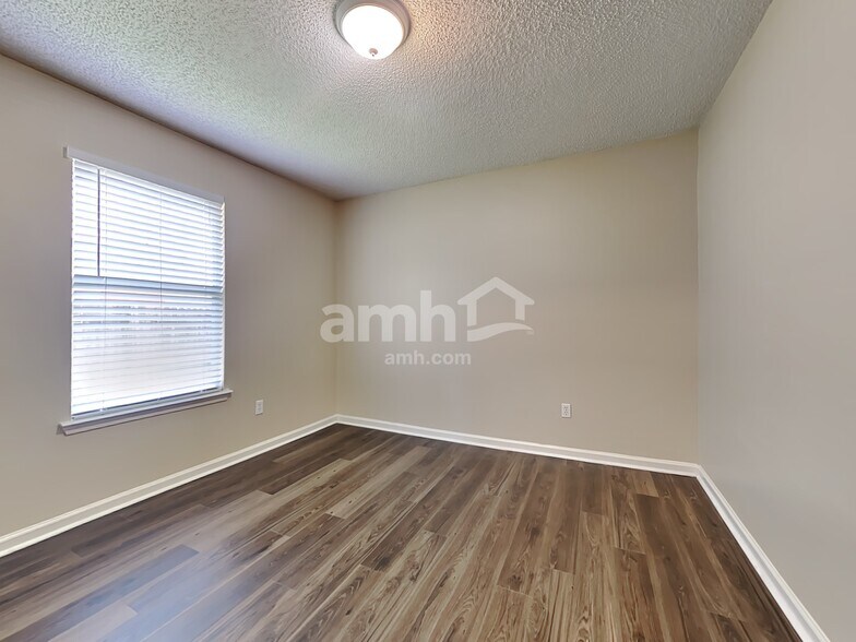 Building Photo - 1215 Summer Spring Dr