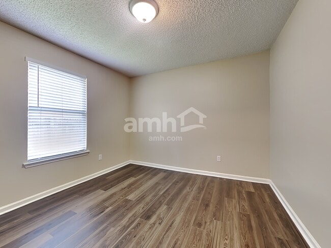 Building Photo - 1215 Summer Spring Dr
