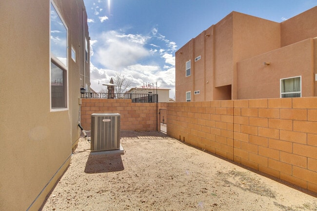 Building Photo - 271 San Clemente Ave NW