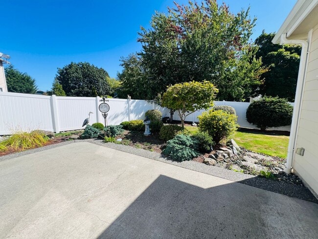 Building Photo - Beautiful 4 bedroom, 3 bath Mount Vernon Home