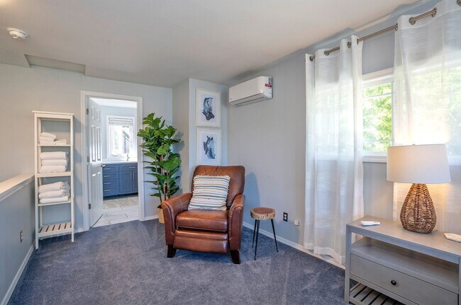 Building Photo - SHORT TERM LEASES! 1-6 months - 3-Bedroom ...