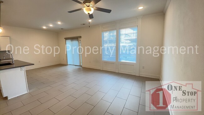 Building Photo - Beautiful 3 Bedroom, 2.5 Bathroom, 2 Car G...