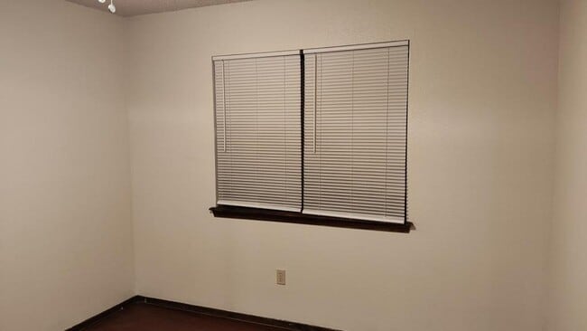 Building Photo - 2706 5th Ave