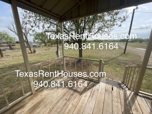 Building Photo - Country Living on 5 Acres Near Iowa Park