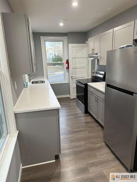 Building Photo - 107 Parkway Ave