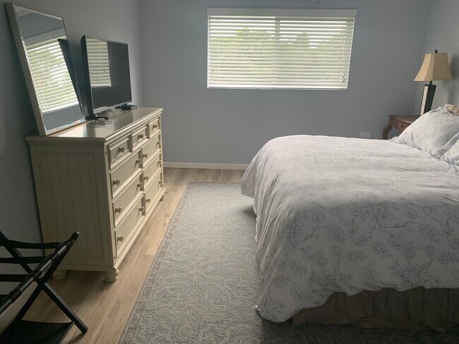 Main Bedroom - 21 Colonial Club Dr