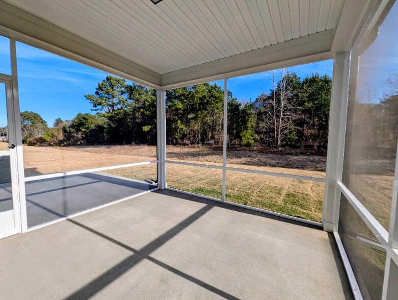 Building Photo - 684 Ben Ledi Ct