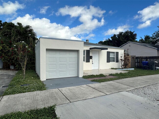 Building Photo - 2819 Plunkett St