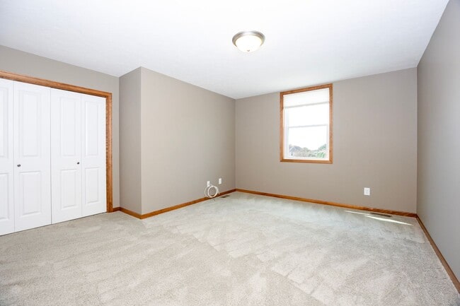 Building Photo - 2373 Canterbury Ln