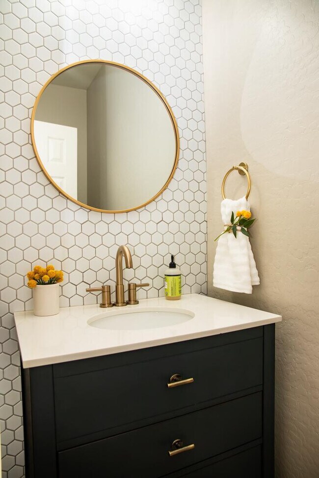 Building Photo - 1874 S 160th Ln