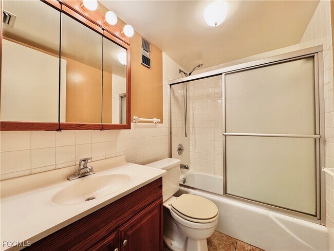 Building Photo - 2264 Winkler Ave