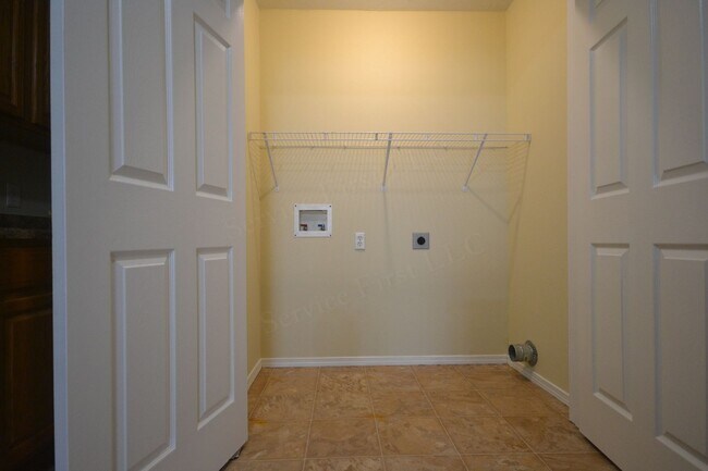 Building Photo - 432 Birchwood Duplex