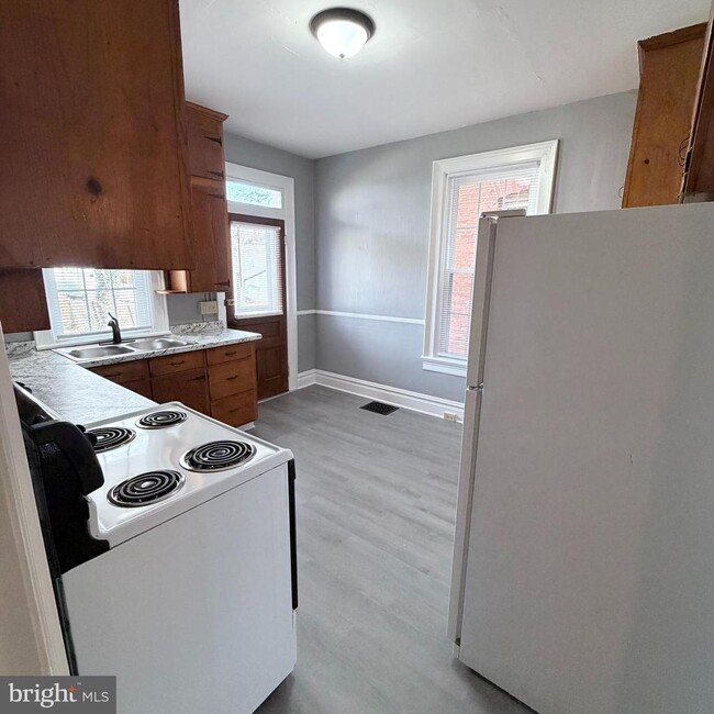 Building Photo - 235 Park Ave