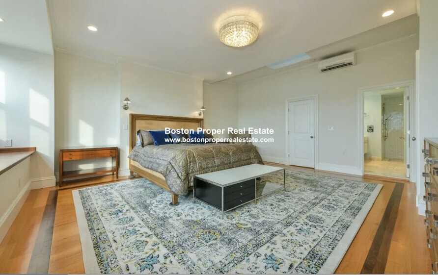 Building Photo - 214 Beacon St