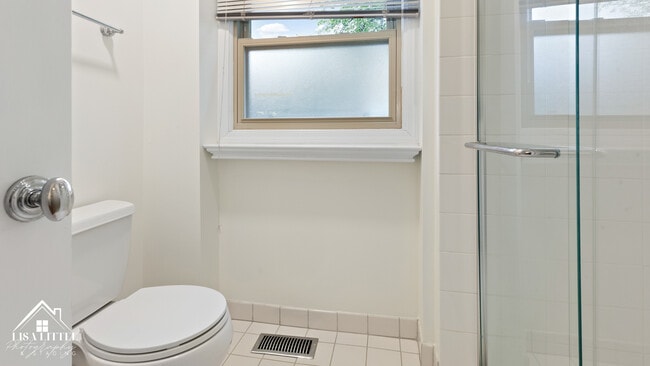 Building Photo - 2S661 Ave Normandy W