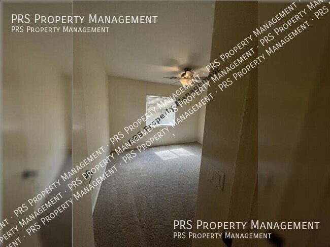 Building Photo - 3911 E Longhorn Dr