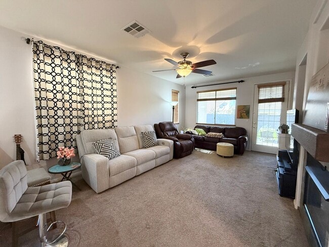 Building Photo - Charming Single-Story Townhome in Gated Southwest Community