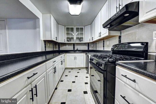 Building Photo - 110 Hunton Dr