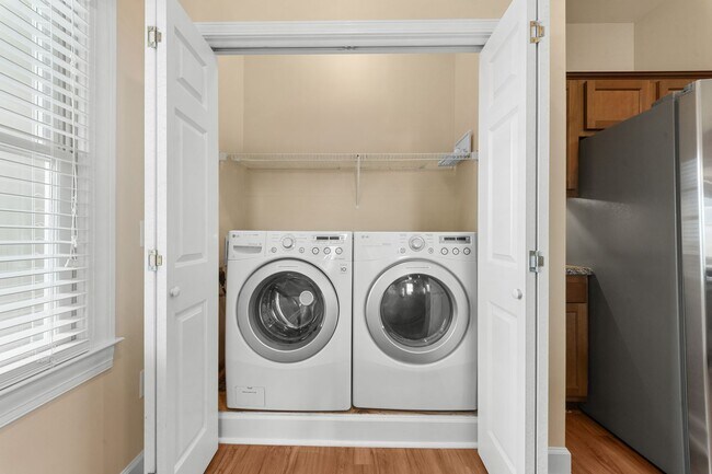 Building Photo - 51 E Main St