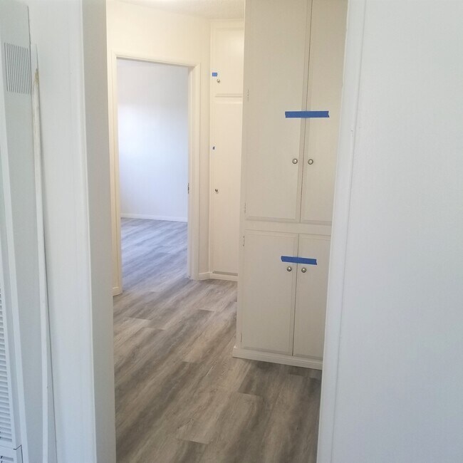 Walkway closets/storage - 3434 W 170th St