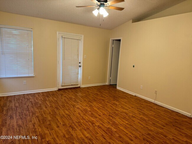 Building Photo - 3554 Rain Forest Dr W
