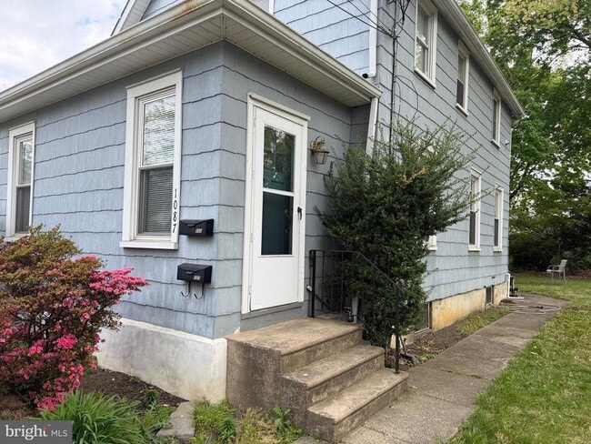 Building Photo - 1087 Buttonwood Ave