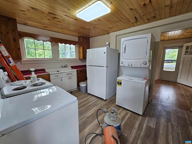 Building Photo - 4271 Davis Hwy