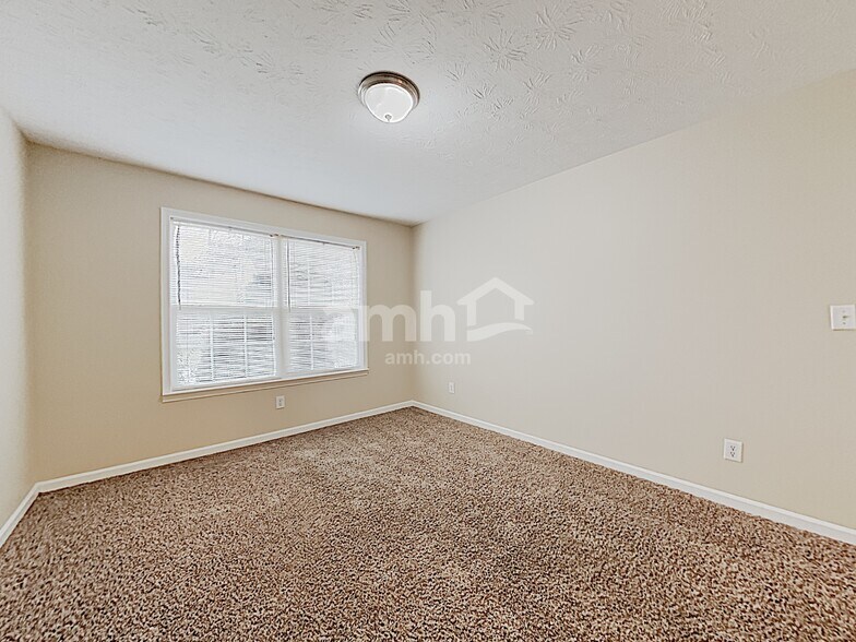 Building Photo - 2383 Temple View Dr