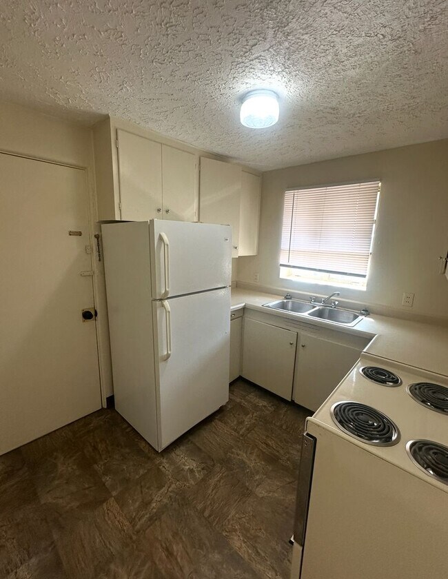 Building Photo - cc0216