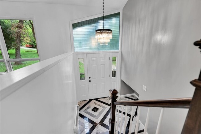 Building Photo - 1001 Oak Ln