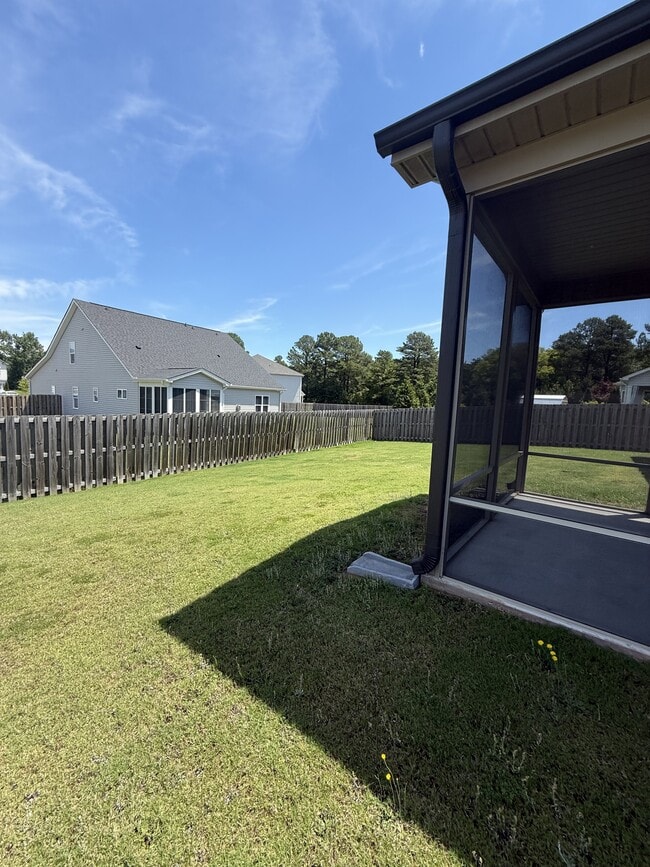 Building Photo - 222 Skyway Dr