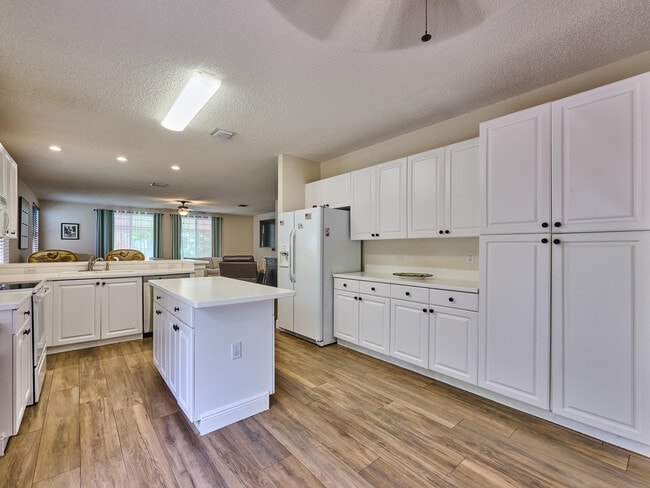 Building Photo - 2067 Cezanne Rd