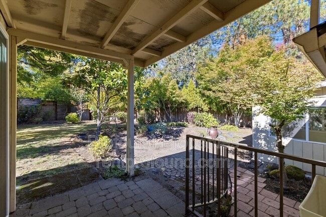 Building Photo - 9045 SW Pinto Ct