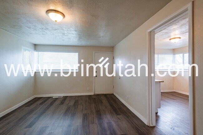 Building Photo - 224 W 400 N