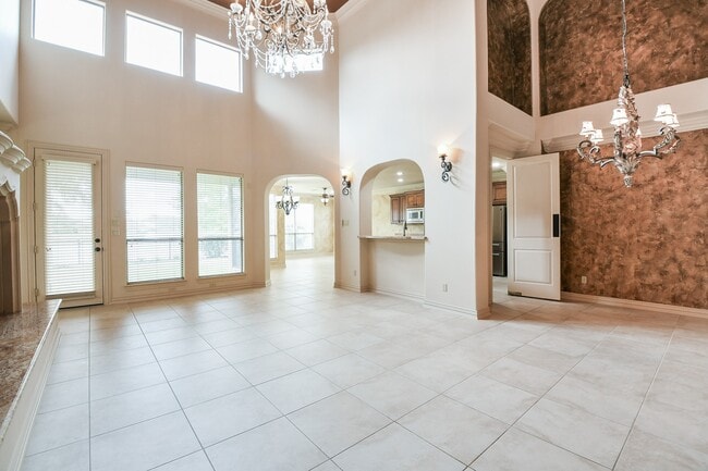 Building Photo - 2014 Flower Garden Ln