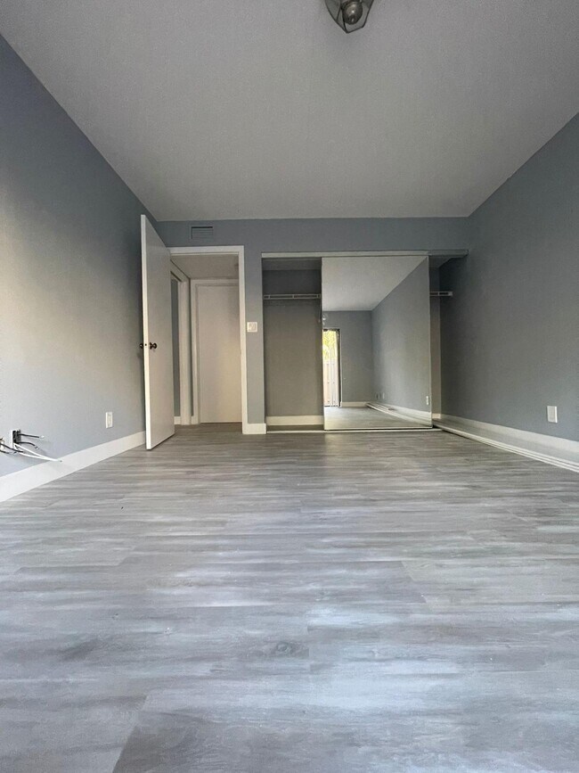 Building Photo - 602 Executive Center Dr