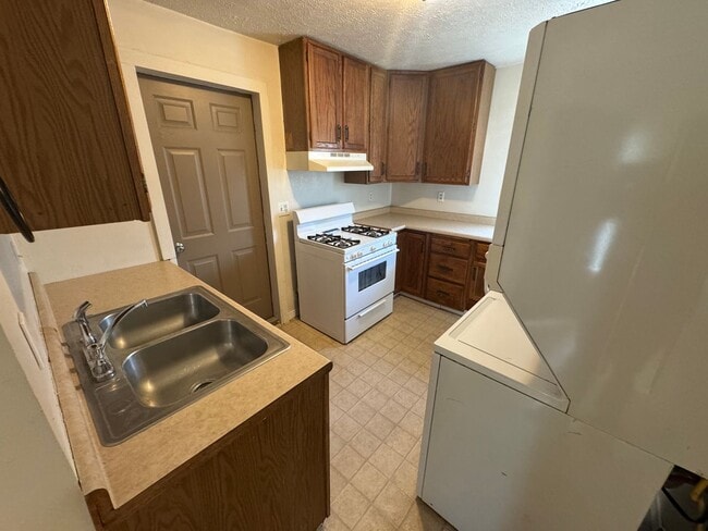 Building Photo - nbr638