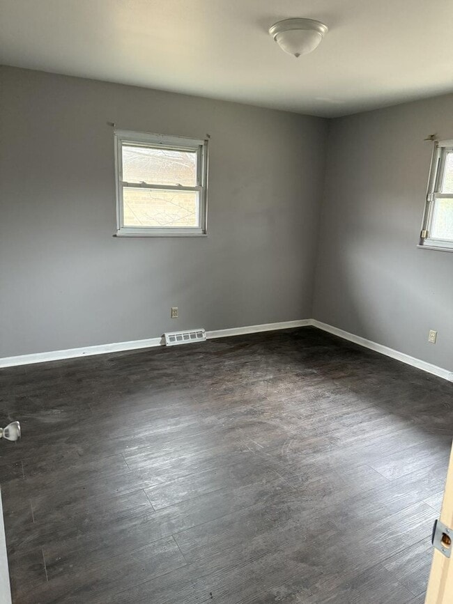 Building Photo - 1324-1326 Fenceway Dr