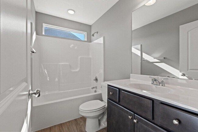 Building Photo - 101 Tyler Wy